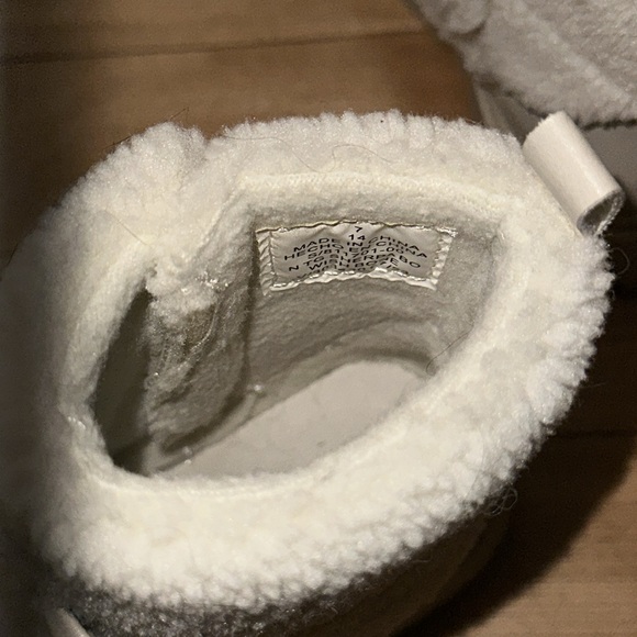 Toddler winter boot size 7 - Picture 2 of 3